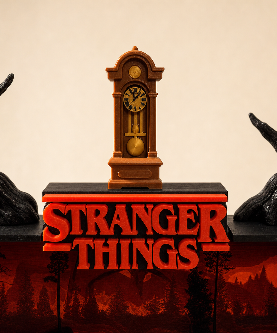 Espositore Stranger Things Mind Flayer – dettaglio del logo e dell’orologio
